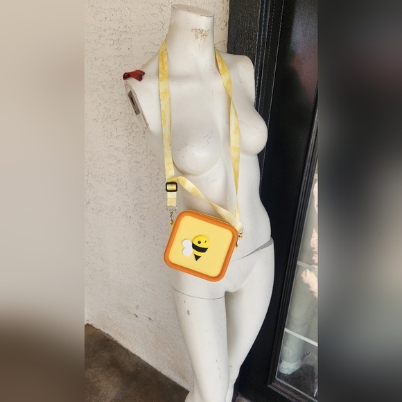 Introducing the Kidamento bag, a delightful blend of durability and whimsy! Craf - Picture 2 of 8